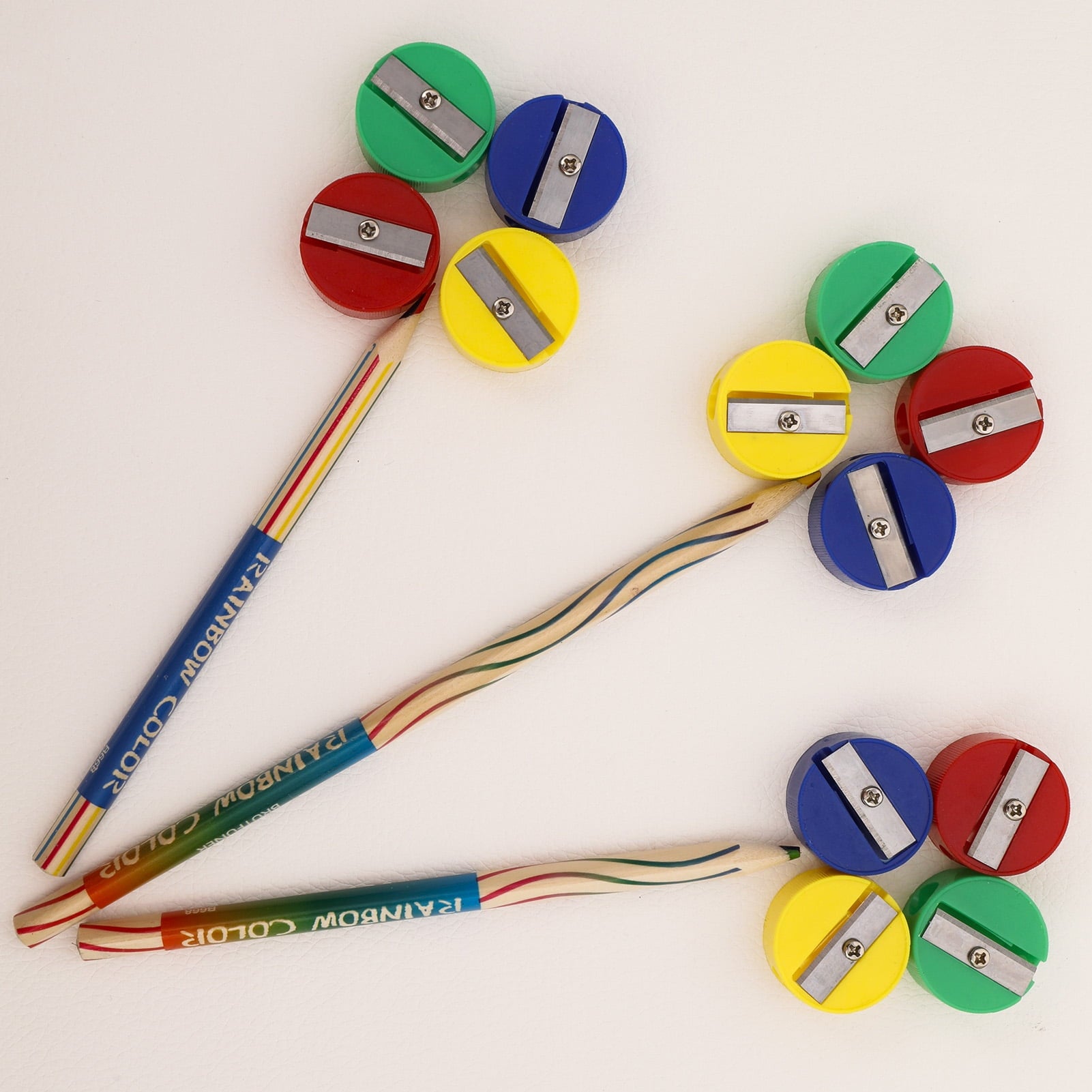 Taihexin 200 Pcs Colored Pencil Sharpeners in Bulk, Portable Handheld Pencil Sharpeners with 1 Holes for Kids Goodie Bag Fillers and Classroom Rewards (Color Random)